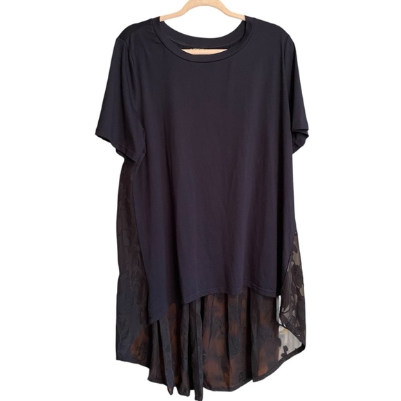 BloomChic Navy Top-Shorter in front-Sheer Floral Back-Pleated-Size 14-16 - Picture 1 of 9